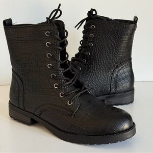 Amazon Essentials Women's Collins Lace-Up Combat Boots Size 10